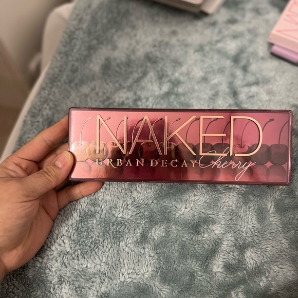 Urban Decay Other - Urban decay cherry eyeshadow palette